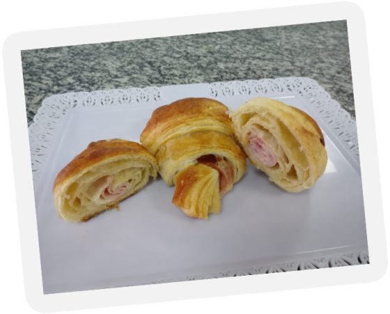 Croissant de queijo e presunto